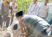 Kakanwil Malut H. Amar Manaf Lakukan Peletakan Batu Pertama MTs Ma’arif NU di Waigitang Pulau Makian