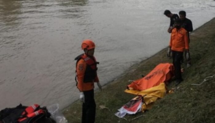 Gempar! Jasad Pencari Ikan Mengapung di Sungai Rolak Wedok Surabaya