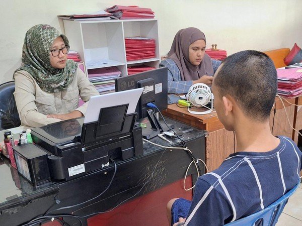 Fotografer Bondowoso, Perkosa siswi magang