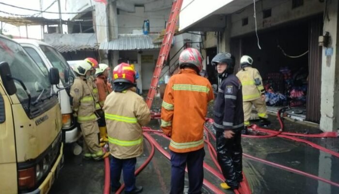 Ruko di Kapasan Surabaya Ludes Terbakar Akibat Korsleting Listrik