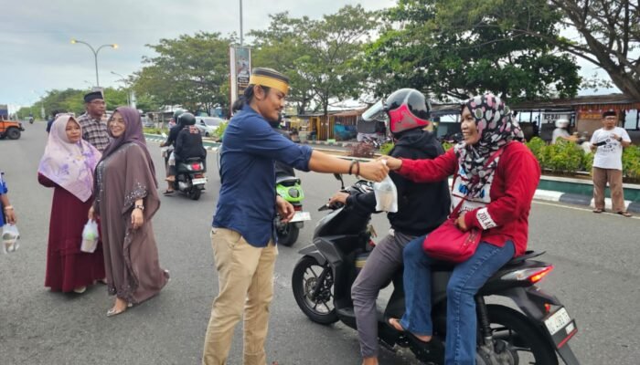DPW BM PAN Malut Berbagi Takjil Di Hari Ke-19 Ramadhan