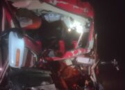 Bus Tabrak Truk Fuso di Tol Ngawi, 8 Penumpang Dilarikan ke RS