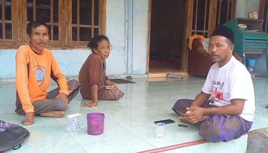 Kepala bayi putus, Ibu melahirkan