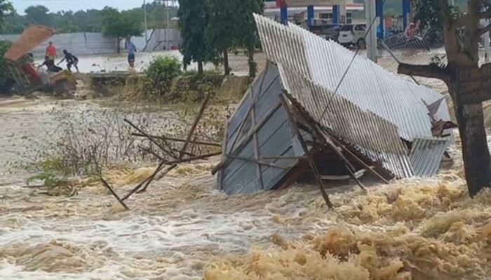 Banjir Rendam Empat Kecamatan di Sampang, Air Masuk ke Pemukiman