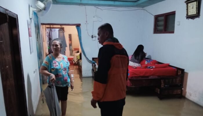 Diguyur Hujan Selama 4 Jam, 2 Desa di Probolinggo Terendam Banjir