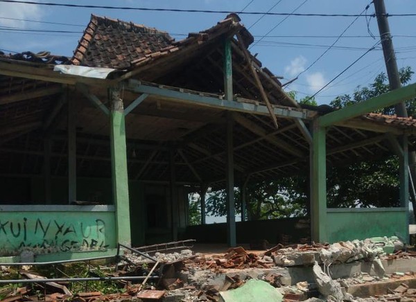Gempa Tuban, Bangunan ambruk