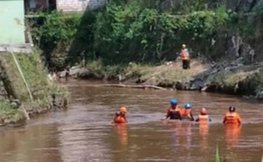 Balita tenggelam, Bermain di sungI