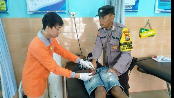 Terkena ledakan petasan, Remaja Situbondo