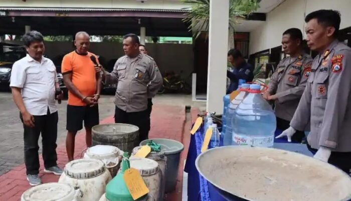 Produksi Miras, Kakek 61 Tahun di Malang Digelandang ke Kantor Polisi