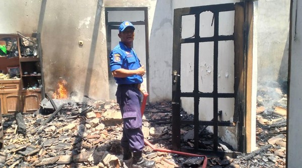 Kebakaran rumah, Tabungan 10 juta hangus