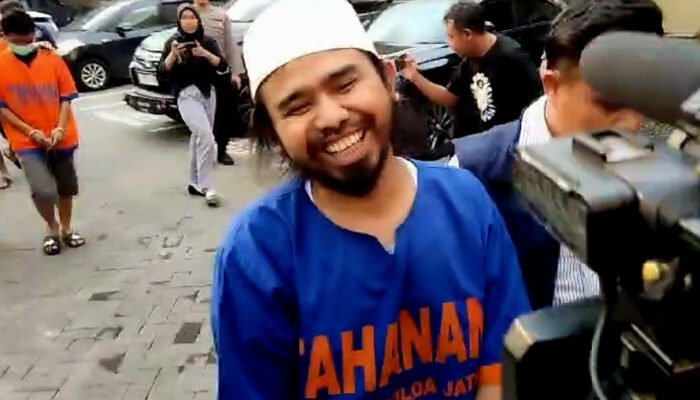 Bikin Gaduh Publik, Segini Penghasilan Gus Samsudin dari Konten Boleh Tukar Pasangan