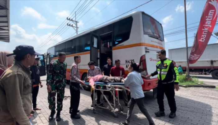 Penumpang Bus Berdesakan, Pemudik di Mojokerto Pingsan 