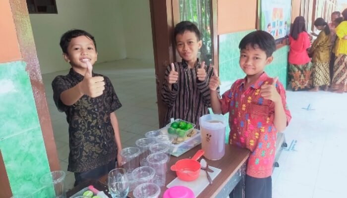 Membentuk Karakter Wirausaha Siswa Melalui Cipta Produk Saje Manis Gedang 2