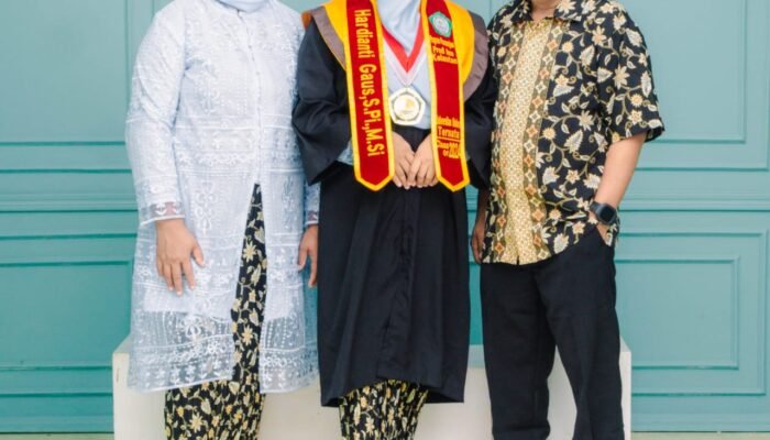 Orang Pertama di Keluarga dan Tanah Kelahirannya yang Meraih Gelar Magister, Ini Sekilas Cerita Hardianti Gaus, Anak Petani Kopra