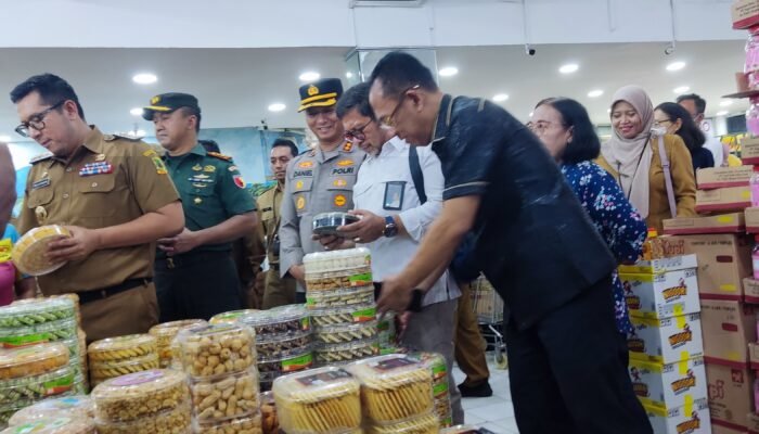 Jelang Hari Raya Idul Fitri, Pj Walikota Mojokerto Sidak Mamin Dipasar Modern Dan Tradisional