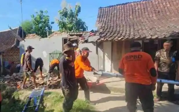 Rumah ambruk, Berita Magetan