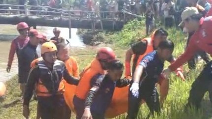 Pemotor trail tewas, Tabrak pembatas Jembatan
