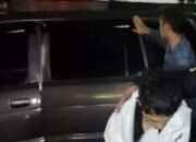 Dijemput Polisi, Bandit Curanmor di Surabaya Nangis Sambil Sujud ke Ibu