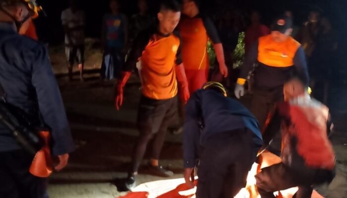 Perahu Penambang Pasir Tenggelam di Bengawan Solo, 1 Orang Tewas