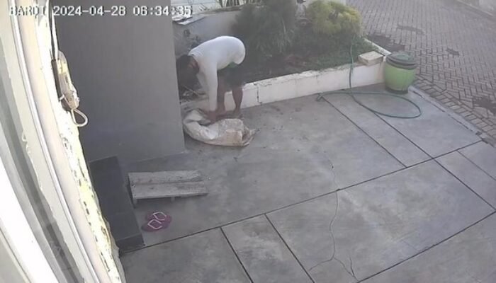 Viral, Pemulung Malang Terekam CCTV Mencuri Pompa Air