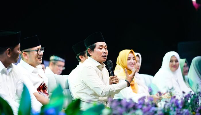 Peringati Nuzulul Quran, Anwar Zahid Berikan Tausiah Dan Ajak Sholawatan Warga Mojokerto 