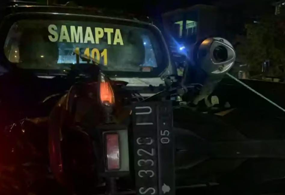Truk bermuatan plat nomor, Tabrak motor