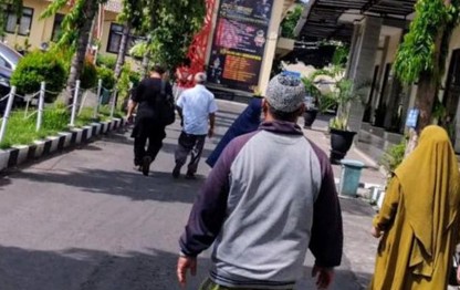 Bos Biro umroh, Dipolisikan