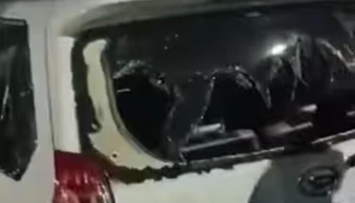 Kabur Usai Kepergok Mesum, Mobil Xenia Tabrak dan Seret Motor Polisi di Jember