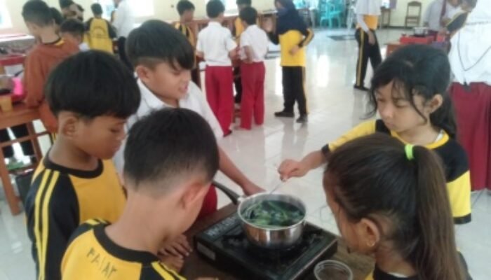 Kaya Manfaat, SDN Balongsari 5 Kota Mojokerto Kenalkan Budidaya-Pengolahan Tanaman Telang