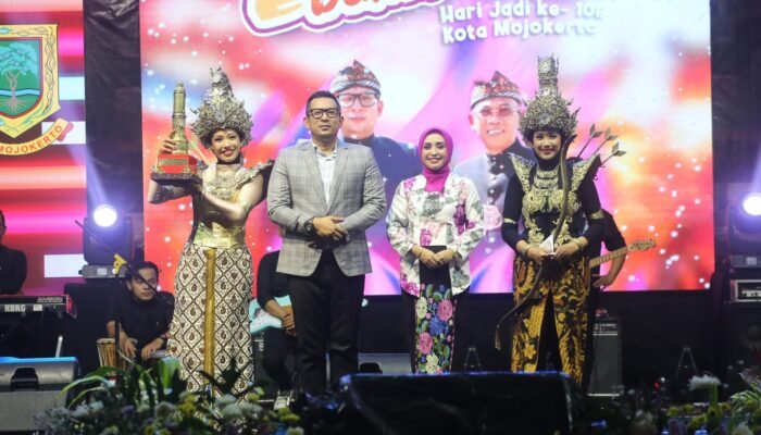 Meriah, Gajahmada-Raja Majapahit Ramaikan Festival Bakar Sate Kota Mojokerto