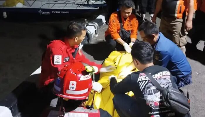 Mayat Misterius Ditemukan Mengambang di Selat Madura Surabaya