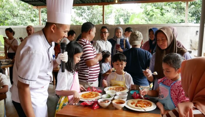 Aston Mojokerto Kembangkan Kreatifitas Anak dengan Kelas Memasak Pizza