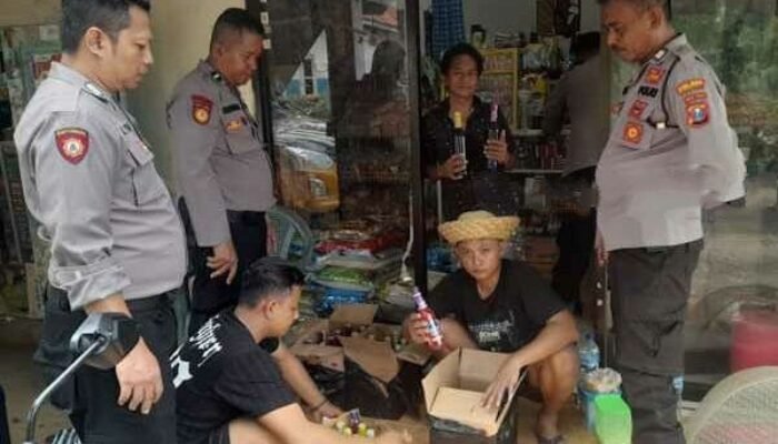 Puluhan Botol Miras Disita Polisi dari Sejumlah Warung di Sumenep
