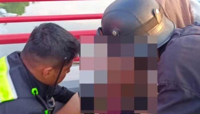 Sambil Gendong Anak, Ibu Muda di Kediri Nyaris Loncat ke Sungai