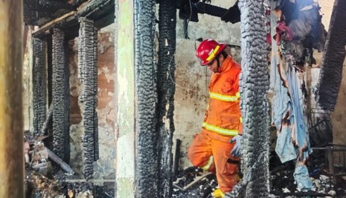 Kebakaran Hebat Hanguskan 4 Ruko di Kota Malang