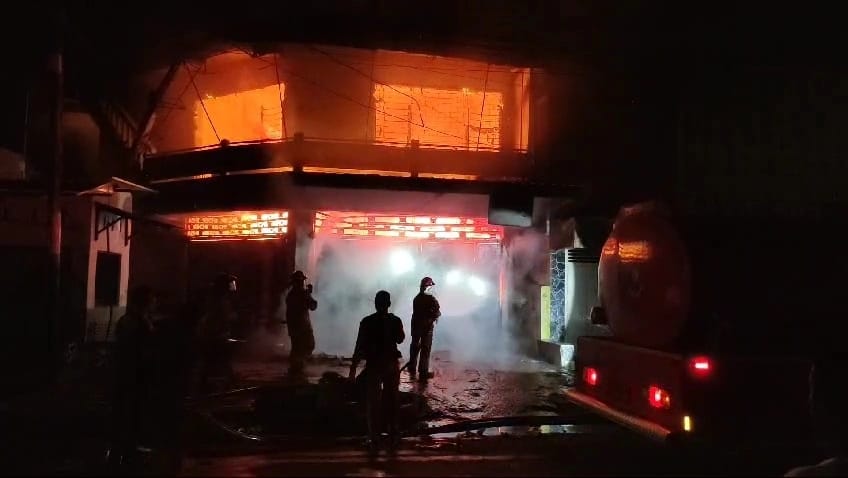 Korsleting listrik, Toko spearpart kebakaran