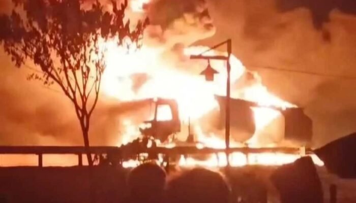 Truk Tangki Pertamina Terbakar di Tol Ngawi, Arus Lalu Lintas Tersendat