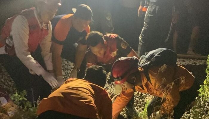 Lansia di Surabaya Tewas Tersambar Kereta Api