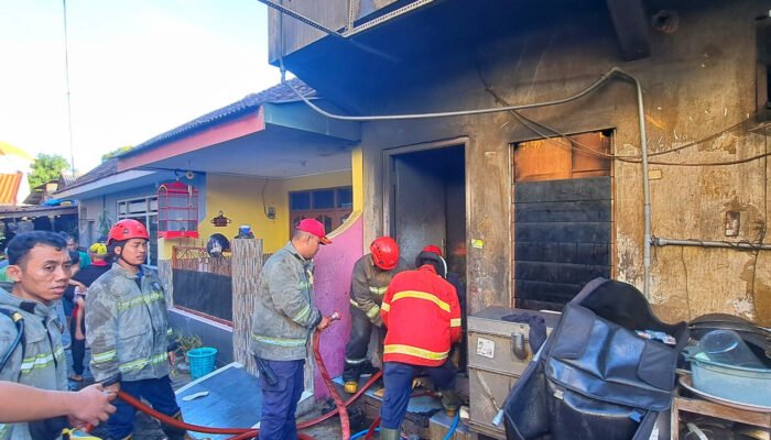 Rumah di Sidoarjo Ludes Terbakar, 3 Orang Sempat Terjebak