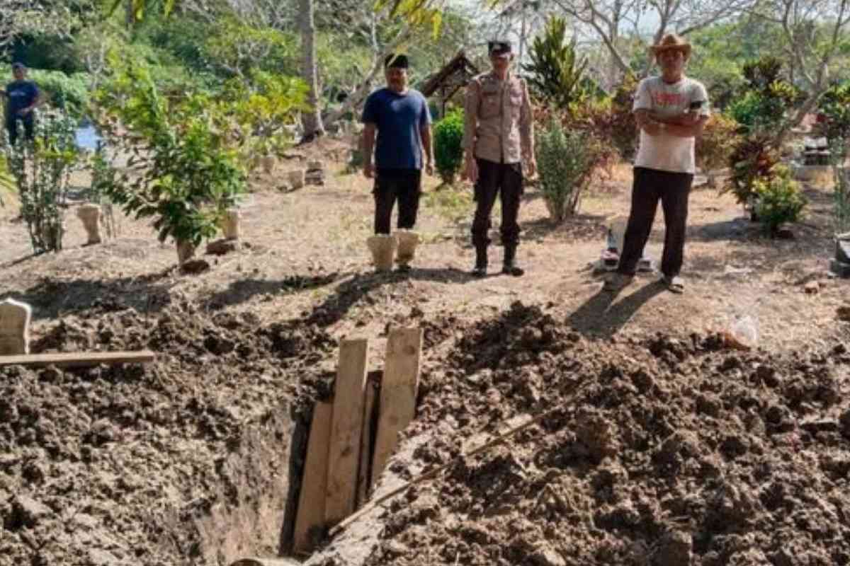 Makam Dirusak, Pencurian Tali Pocong, Banyuwangi