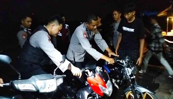 Patroli Bareng Perguruan Silat, Polres Mojokerto Kota Amankan 7 Motor Berkenalpot Brong