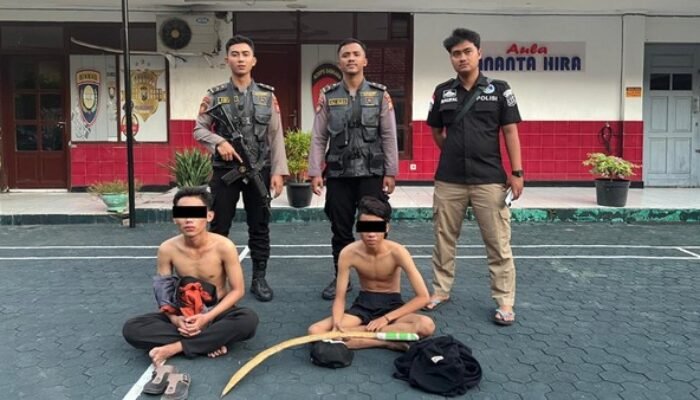 Hendak Tawuran Bawa Celurit, Dua Remaja di Surabaya Dibekuk Polisi
