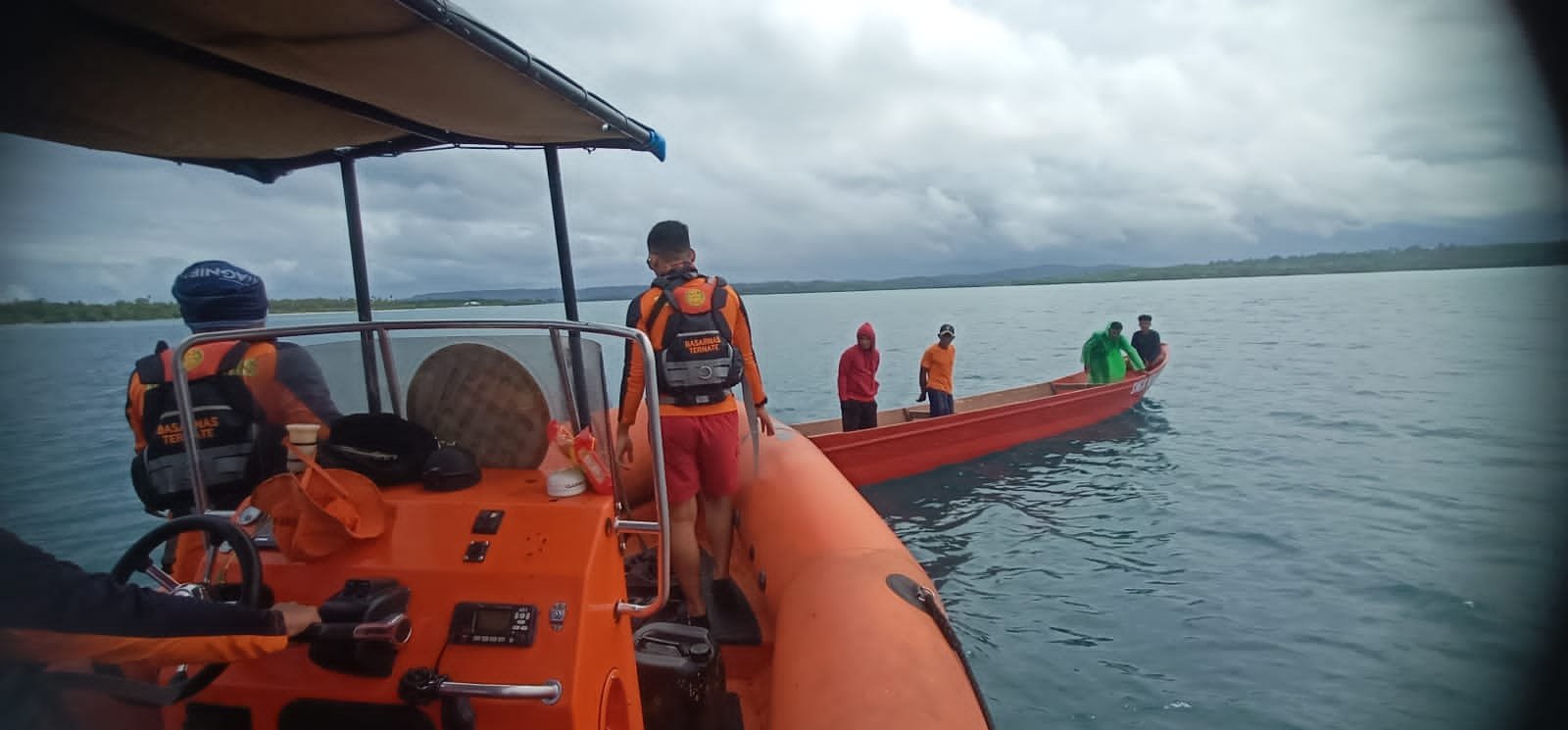 Malut, Orang Jatuh dari Longboat