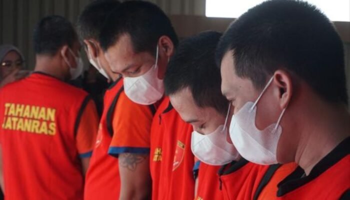 Sarang Bandar Judi Online di Sidoarjo Digerebek Polisi, Enam Orang Diamankan