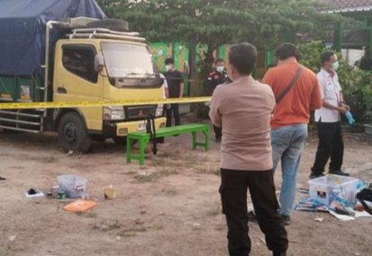 Pria Madiun, Tewas terkunci