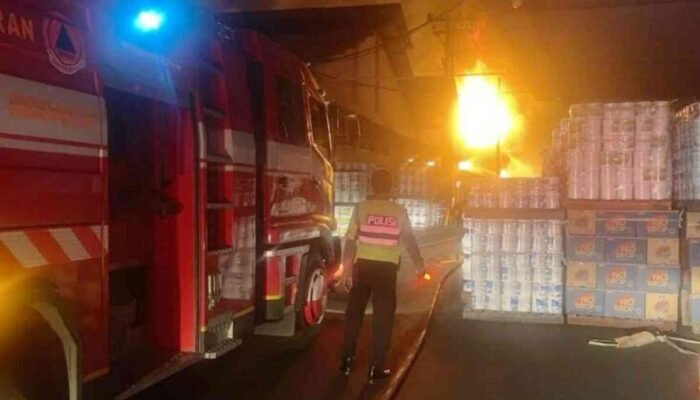 Gudang Tiner di Sidoarjo Terbakar, 12 Damkar Dikerahkan 