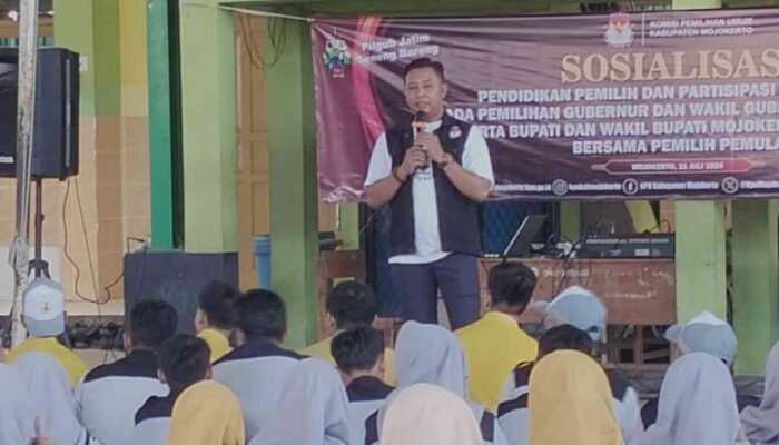 Sasar Pemilih Pemula, KPU Kabupaten Mojokerto Sosialisasikan Pilkada 2024 ke Siswa SMK PGRI Sooko