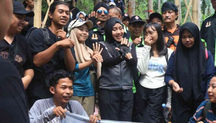 Berangkatkan 1000 Pendaki, Bupati Mojokerto Resmikan Jalur Pendakian Gunung Penanggungan via Genting