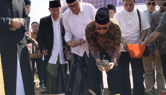 Letakkan Batu Pertama Pembangunan Gedung Perkuliahan UAC, Pj Gubernur Jatim : Bentuk Sosial Investment 