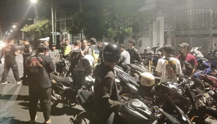 Balap Liar di Surabaya Dibubarkan Polisi, Sejumlah Motor Disita